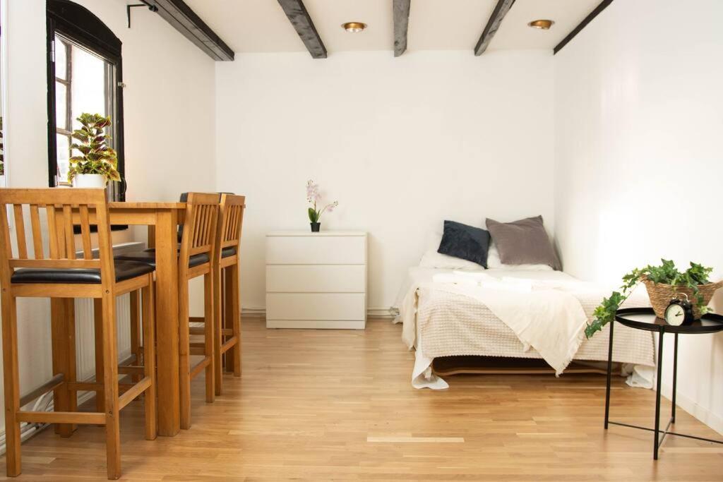 Historical Malt Factory Apartment, 6 Bedrooms, Sleeps 12 , Hot Tub Helsingborg Exterior foto